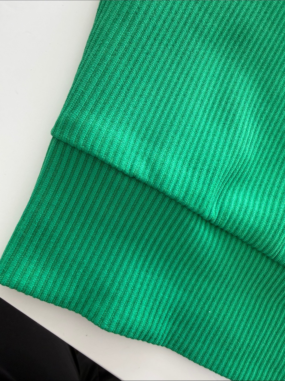 Divided Green Ribbed Cropped Tank Top - Picture 3 of 4